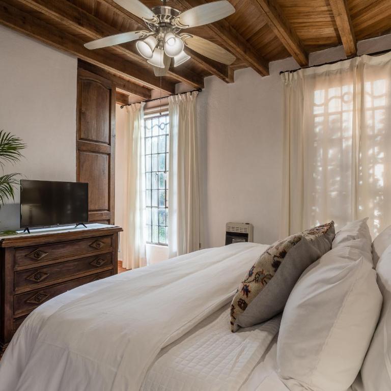 3BR Garden Home with Rooftop & Garage in Centro San Miguel de Allende - Three-Bedroom House - 15