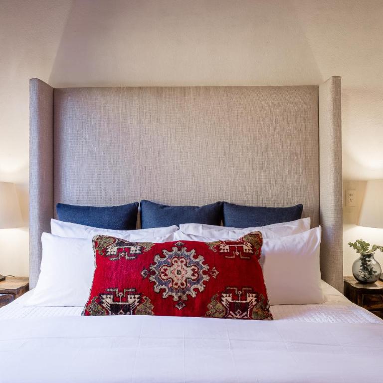 3BR Garden Home with Rooftop & Garage in Centro San Miguel de Allende - Three-Bedroom House - 4