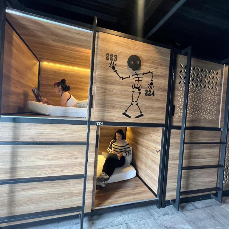Barrio Downtown Mexico City Hostel - Bed in 8-Bed Mixed Dormitory Room - 1