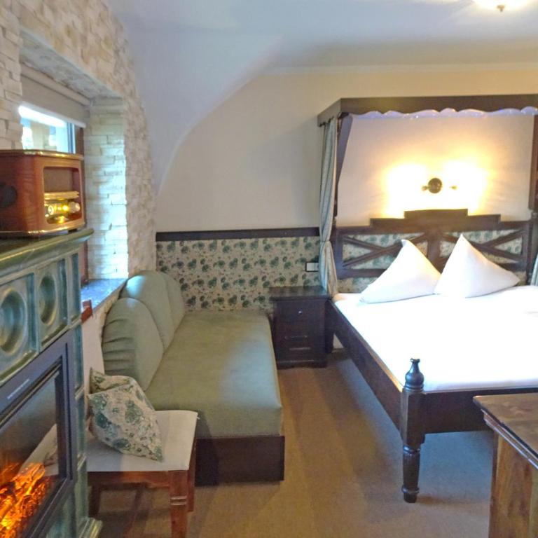 Staudacher Hof-Das Romantische Haus - Doppelzimmer mit Himmelbett und Seeblick - 9