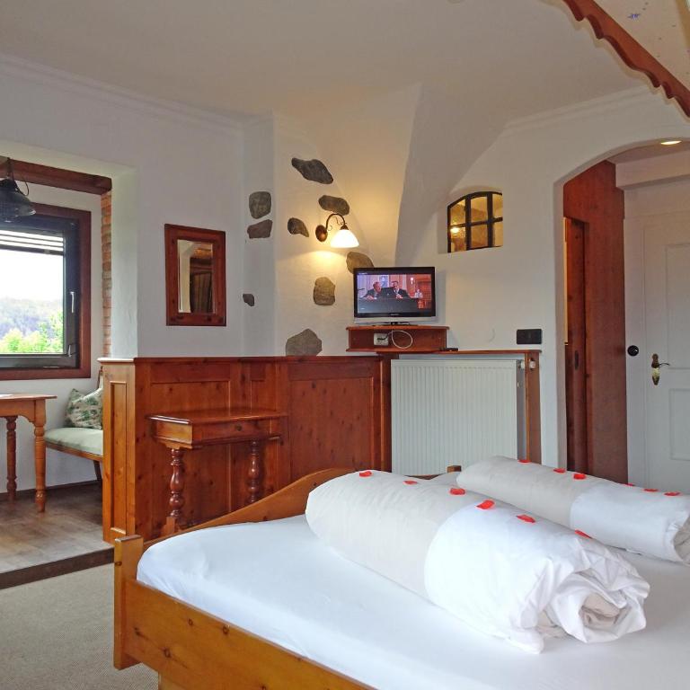 Staudacher Hof-Das Romantische Haus - Doppelzimmer mit Himmelbett und Seeblick - 12