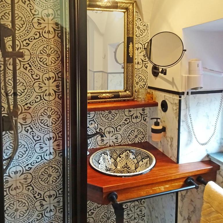 Staudacher Hof-Das Romantische Haus - Doppelzimmer mit Himmelbett und Seeblick - 2