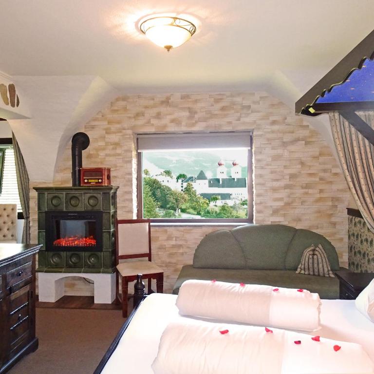 Staudacher Hof-Das Romantische Haus - Doppelzimmer mit Himmelbett und Seeblick - 1