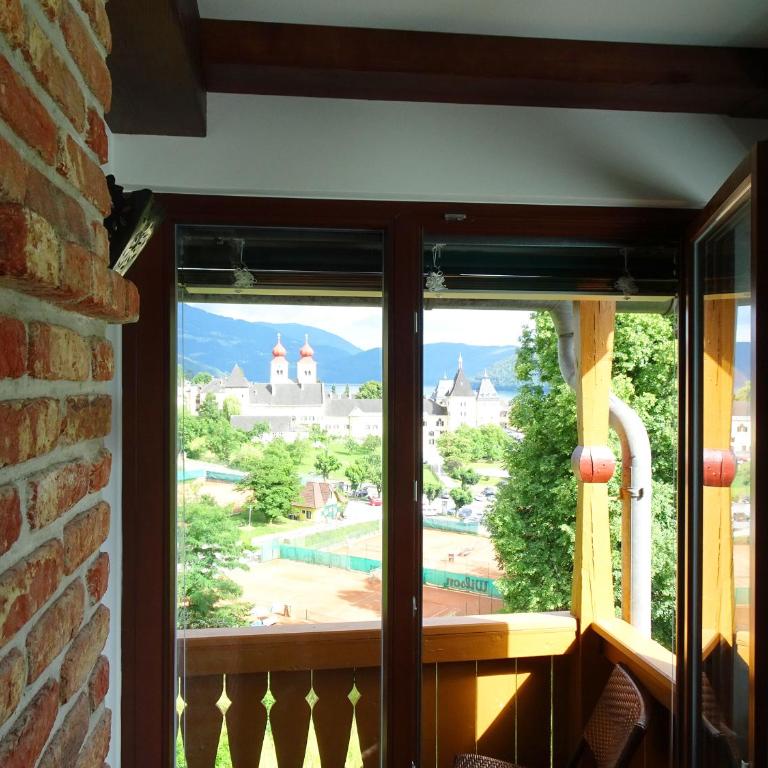 Staudacher Hof-Das Romantische Haus - Doppelzimmer mit Himmelbett und Seeblick - 20