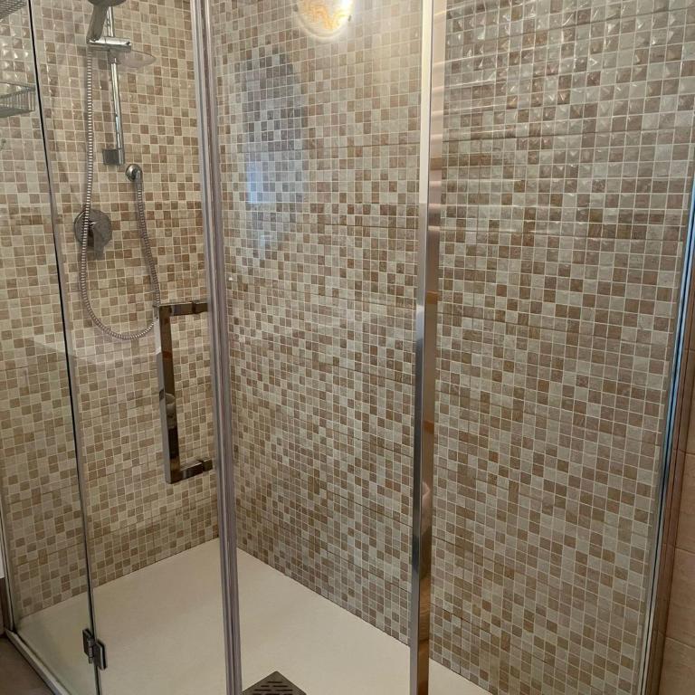 GL Golden City Apartments - Deluxe Studio - 14