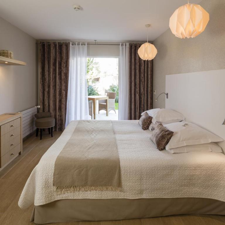 Hotel des Lices - Chambre Double ou Lits Jumeaux Classique - Vue sur Piscine - 2