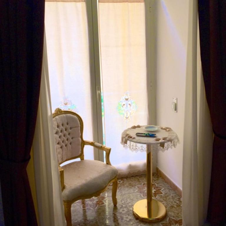 Hotel des Artistes - Superior Double or Twin Room - 1