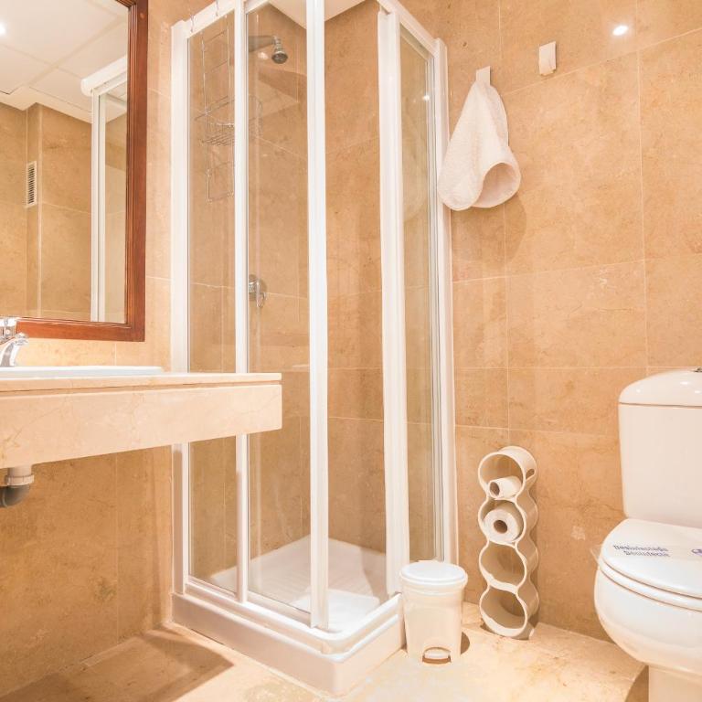 2233-Lovely 2 bedrooms on the beach, pool and port - Apartamento de 2 dormitorios - 19