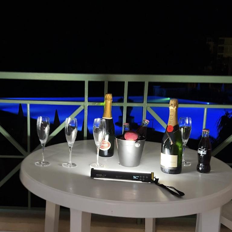 EXCEPTIONNEL sur CANNES vue mer piscine - Appartement 1 Chambre - 16