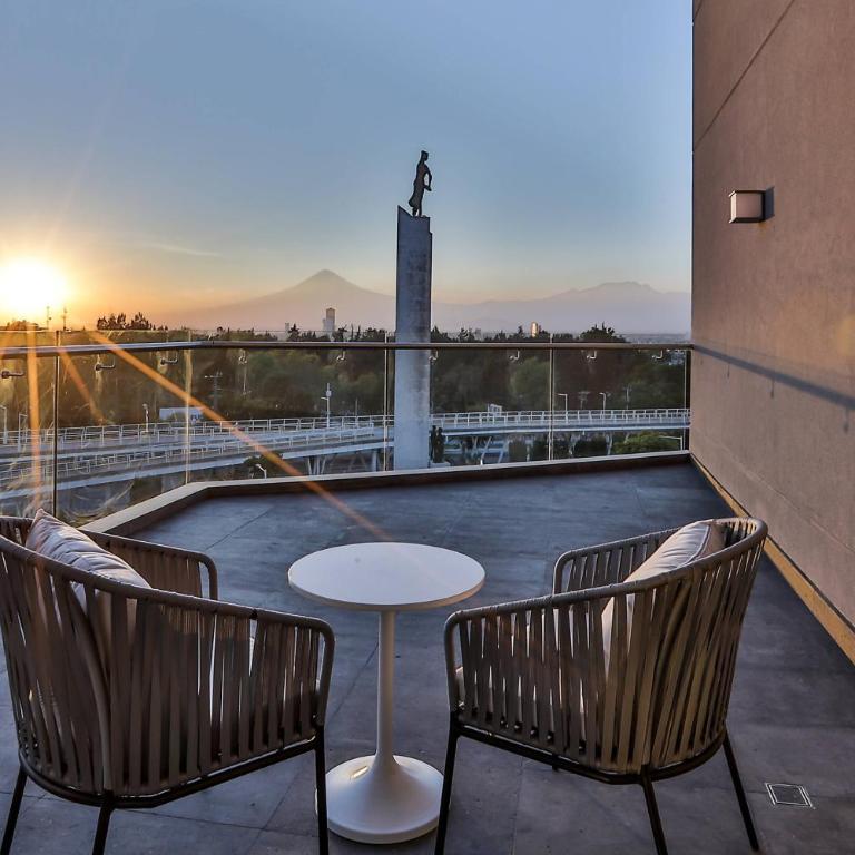 Four Points by Sheraton Puebla - Terrace Suite, Suite, 1 King, City view, Balcony - 6