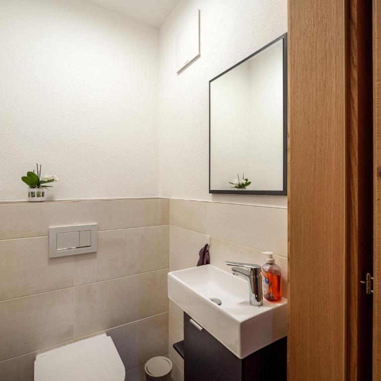 Haus SaRo - Doppelzimmer mit Dusche - 17