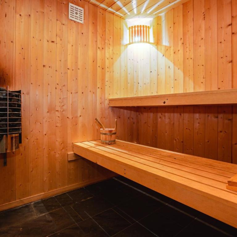 Authentic Swiss Spa Chalet Nesoya Jacuzzi Sauna - Chalet - 19