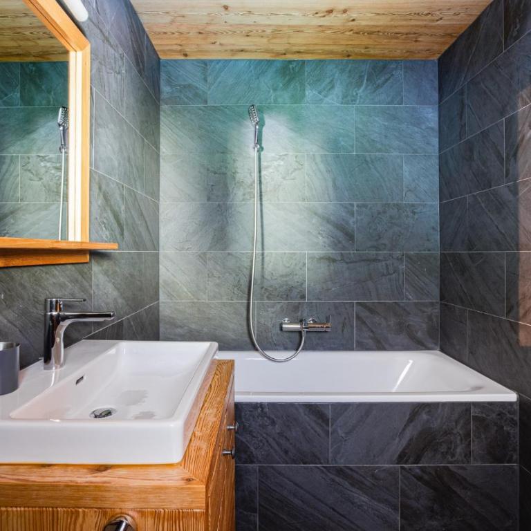 Authentic Swiss Spa Chalet Nesoya Jacuzzi Sauna - Chalet - 22