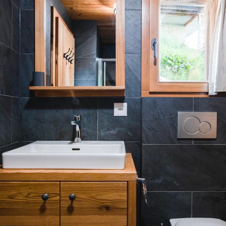 Authentic Swiss Spa Chalet Nesoya Jacuzzi Sauna - Chalet - 30