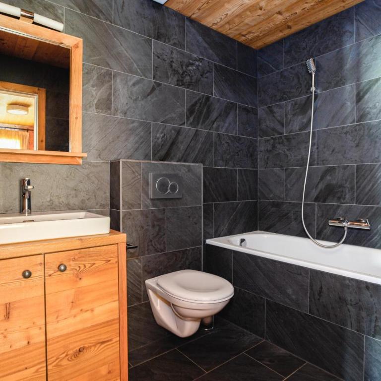 Authentic Swiss Spa Chalet Nesoya Jacuzzi Sauna - Chalet - 37