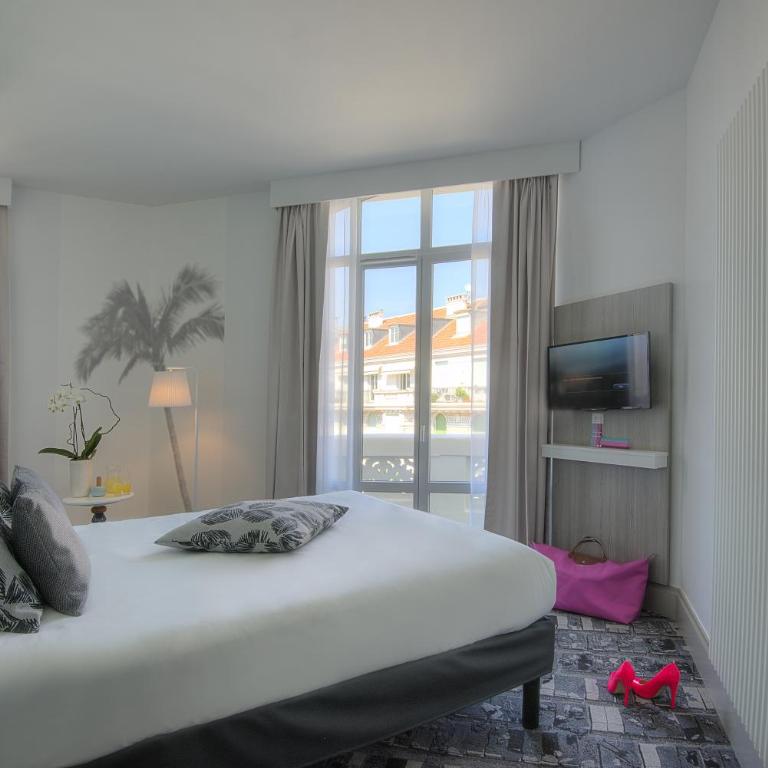 Ibis Styles Nice Centre Gare - Queen Room with Terrace and City View - 11
