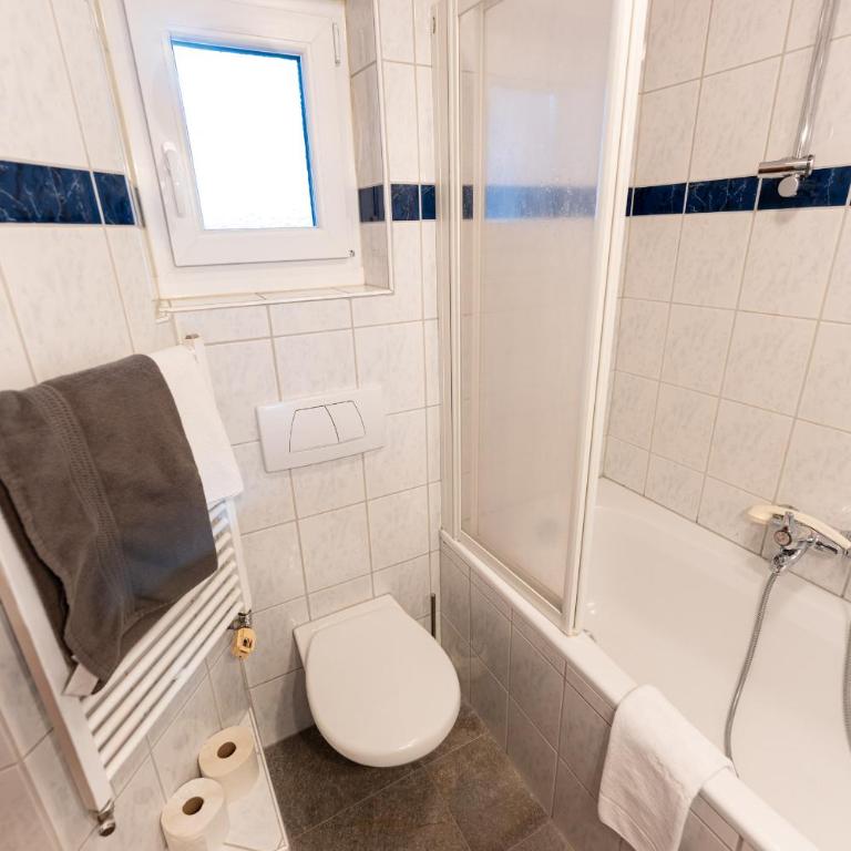 Gästehaus -Pension Edelweiss - Doppelzimmer mit Balkon (2 Erwachsene + 1 Kind) - 3