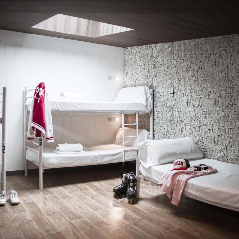 Room Chueca - Cama en habitación compartida mixta dúplex de 11 camas con baño privado - 5