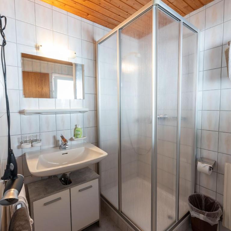 Gästehaus -Pension Edelweiss - Doppelzimmer - 8
