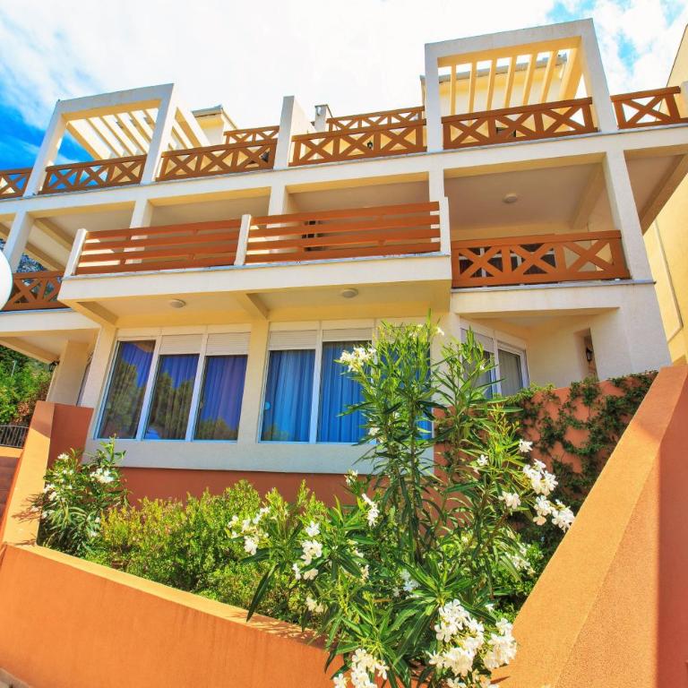 Berg Apartments - Two-Bedroom Apartment with Terrace and Sea View - 12