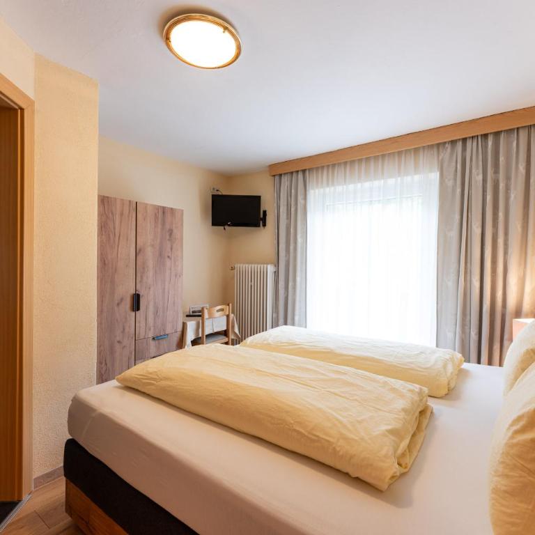 Gästehaus -Pension Edelweiss - Doppelzimmer - 4