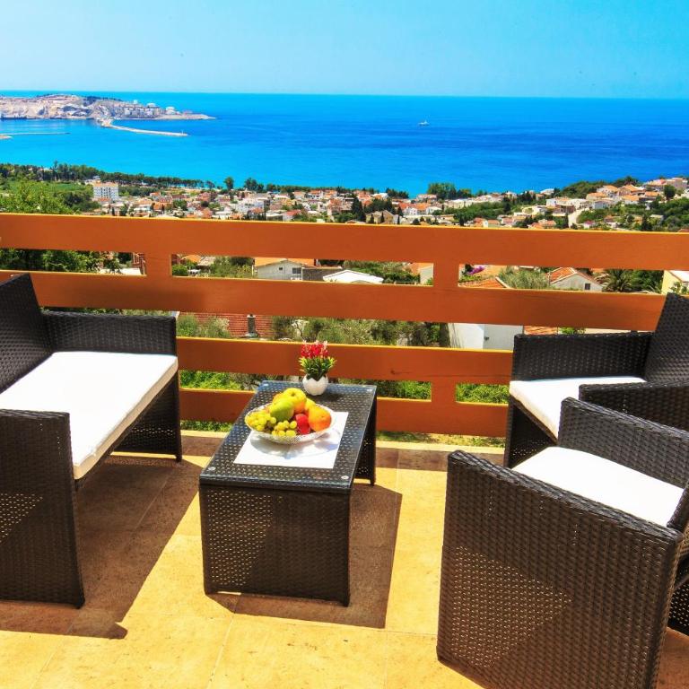 Berg Apartments - Two-Bedroom Apartment with Terrace and Sea View - 3
