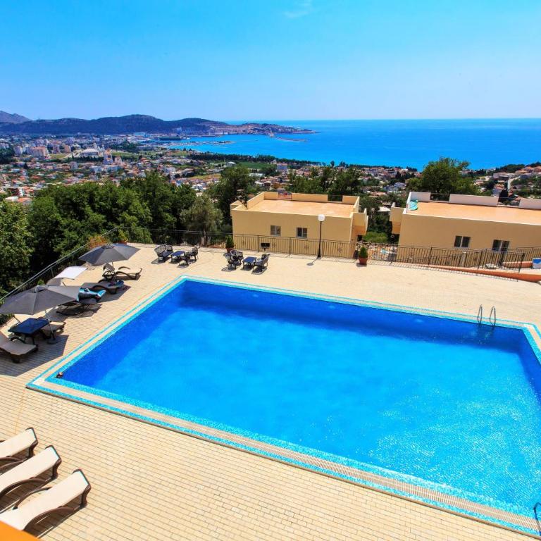 Berg Apartments - One-Bedroom Apartment with Terrace and Sea View - 1
