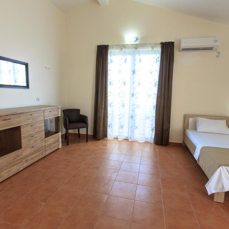 Berg Apartments - One-Bedroom Apartment with Terrace and Sea View - 3