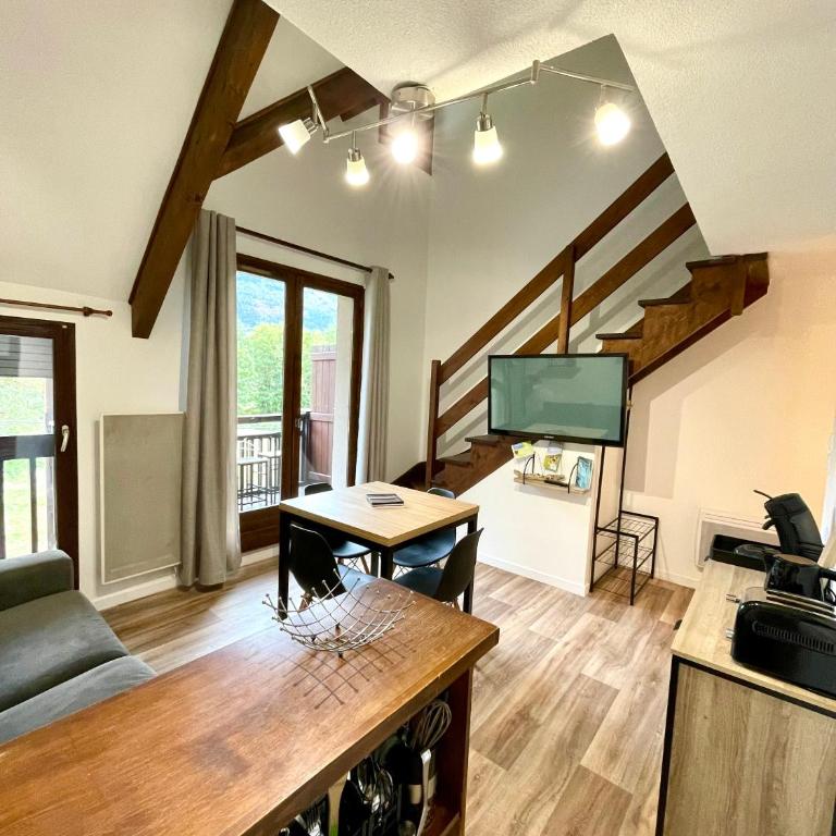 DUPLEX DU PAILHET, T3 neuf, vue montagne, parking, navette, 500m gare et 2 vélos à disposition gratuitement - Apartment mit 2 Schlafzimmern - 4