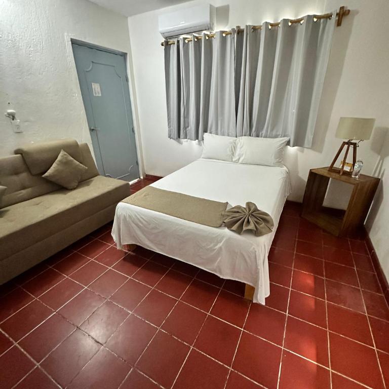 Creta Hotel & Suites - Deluxe Room - 2