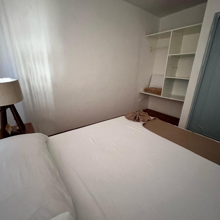 Creta Hotel & Suites - Deluxe Double Room with Shower - 7