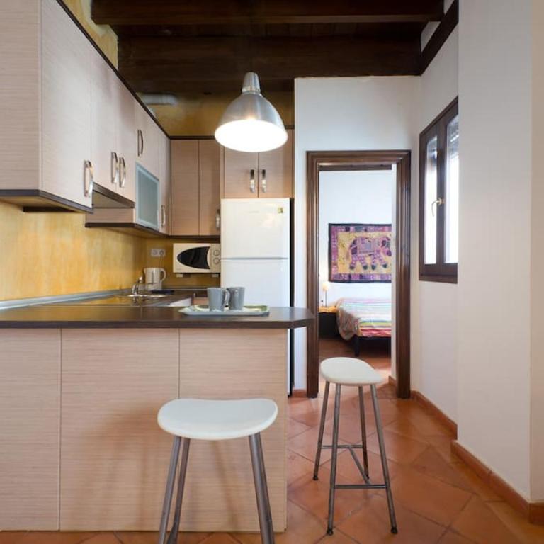 Central, near the Alhambra, quiet and autentic! - One-Bedroom Apartment - 2