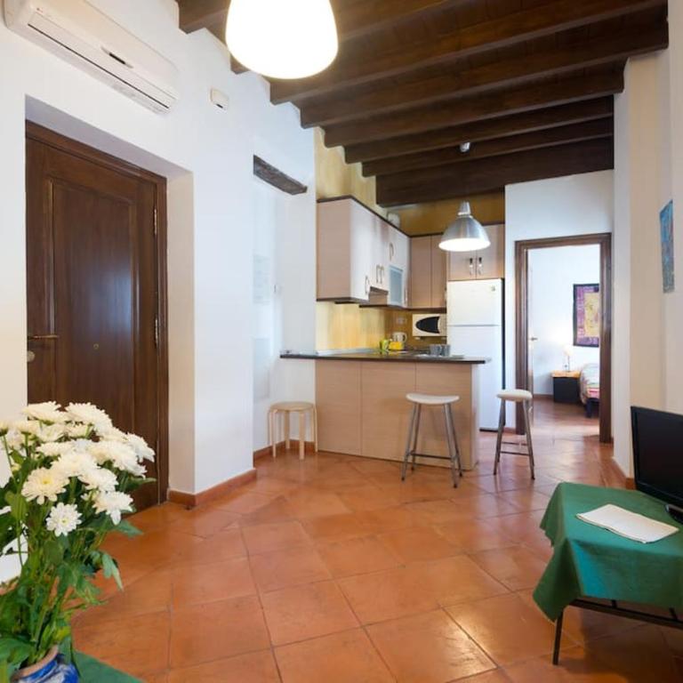 Central, near the Alhambra, quiet and autentic! - One-Bedroom Apartment - 4