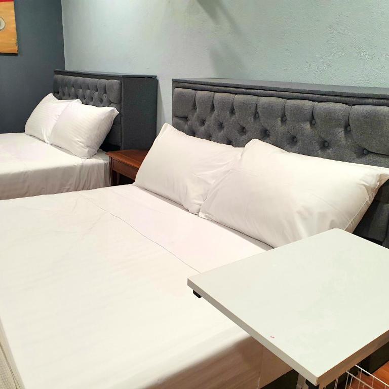 Lindas Suites Eugenio Sue - Double Room with Private Bathroom - 3
