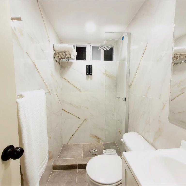 Lindas Suites Eugenio Sue - Queen Room - 4