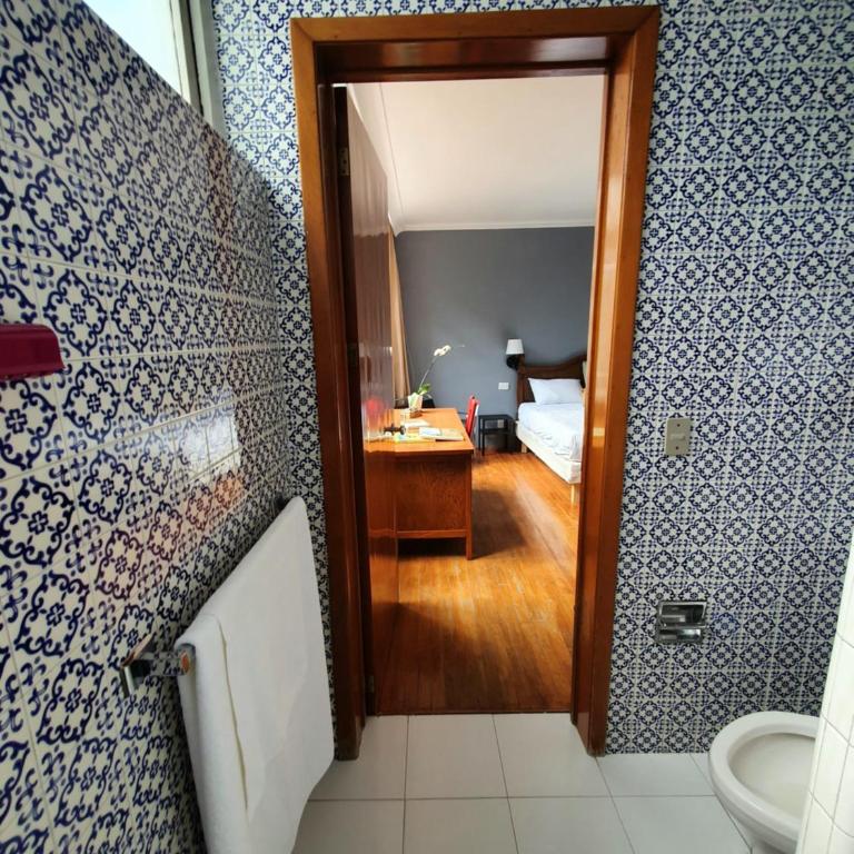 Lindas Suites Eugenio Sue - King Room with Balcony - 21