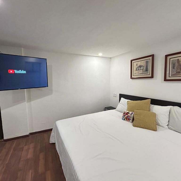 Lindas Suites Eugenio Sue - King Room - 1