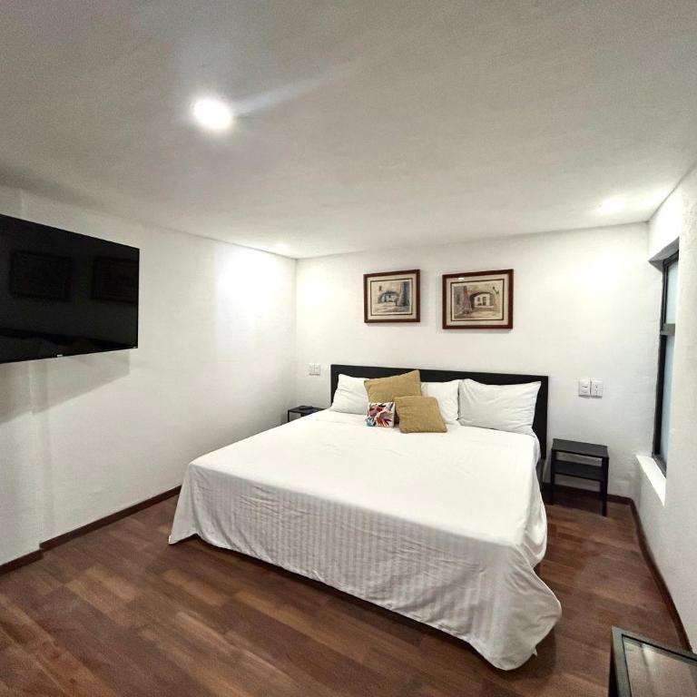 Lindas Suites Eugenio Sue - King Room - 11