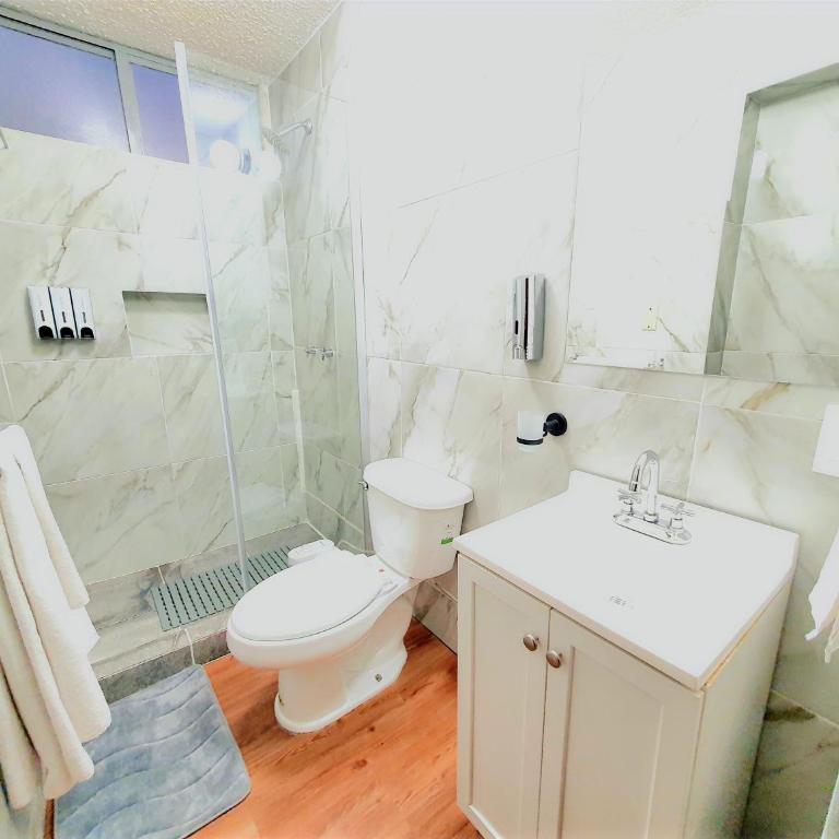 Lindas Suites Eugenio Sue - Standard Queen Room - 6