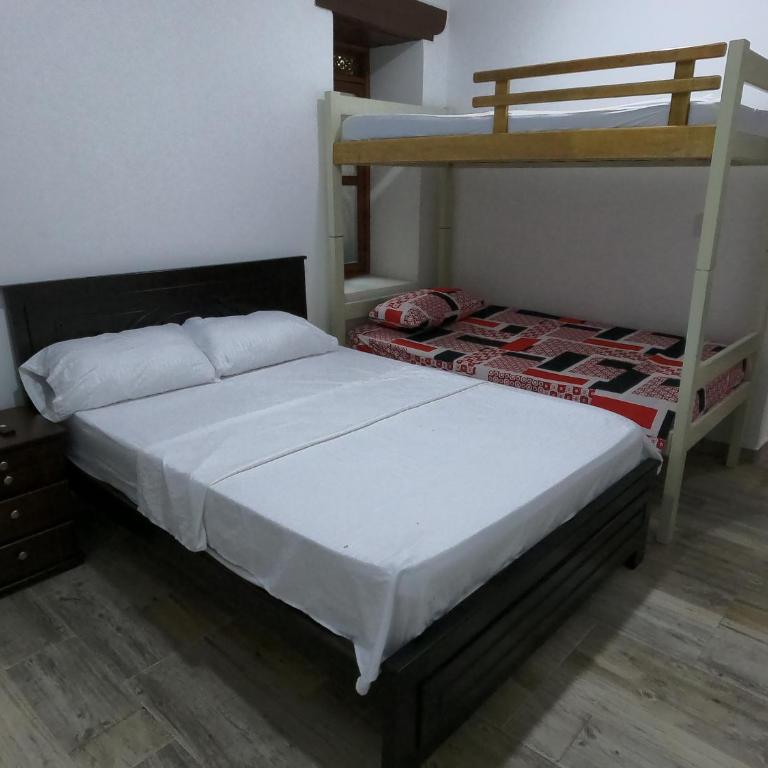 HOTEL COLONIAL - Habitación Doble - 1 o 2 camas - 17