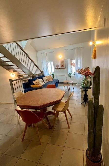 Duplex en plein centre-ville - Maison 1 Chambre - 12