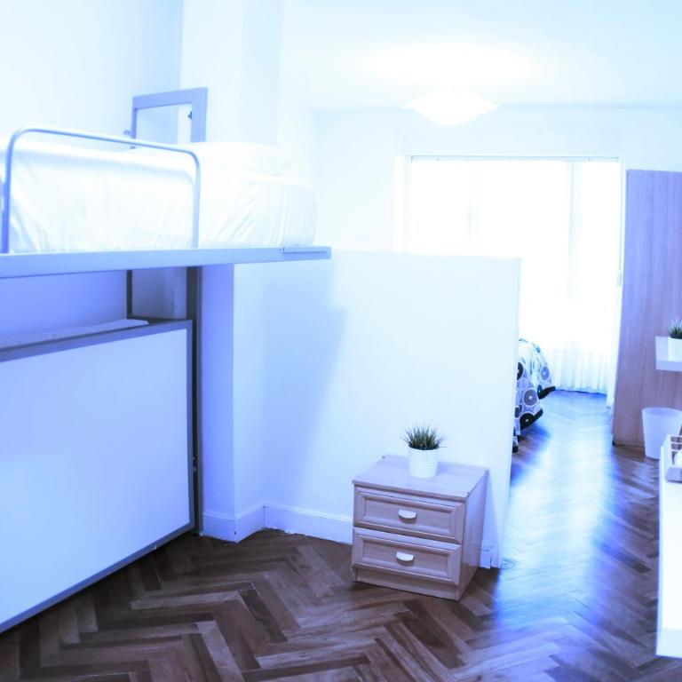 Zubia Urban Rooms - Habitación Familiar con baño compartido - 2