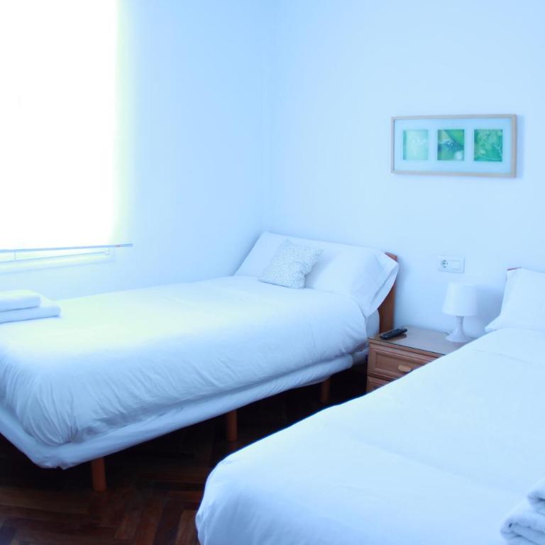 Zubia Urban Rooms - Habitación Doble con baño compartido - 2 camas - 2