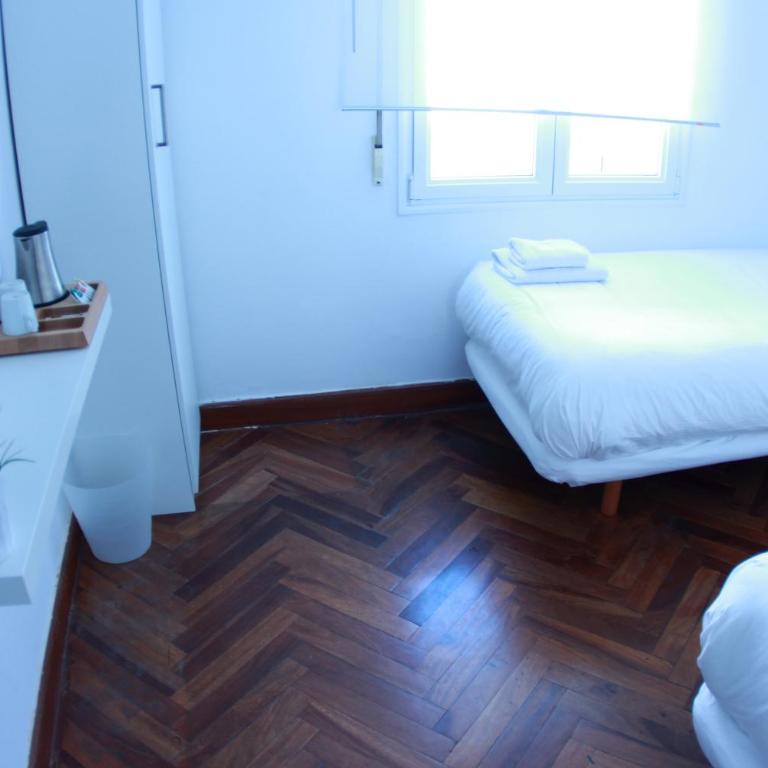 Zubia Urban Rooms - Habitación Doble con baño compartido - 2 camas - 4
