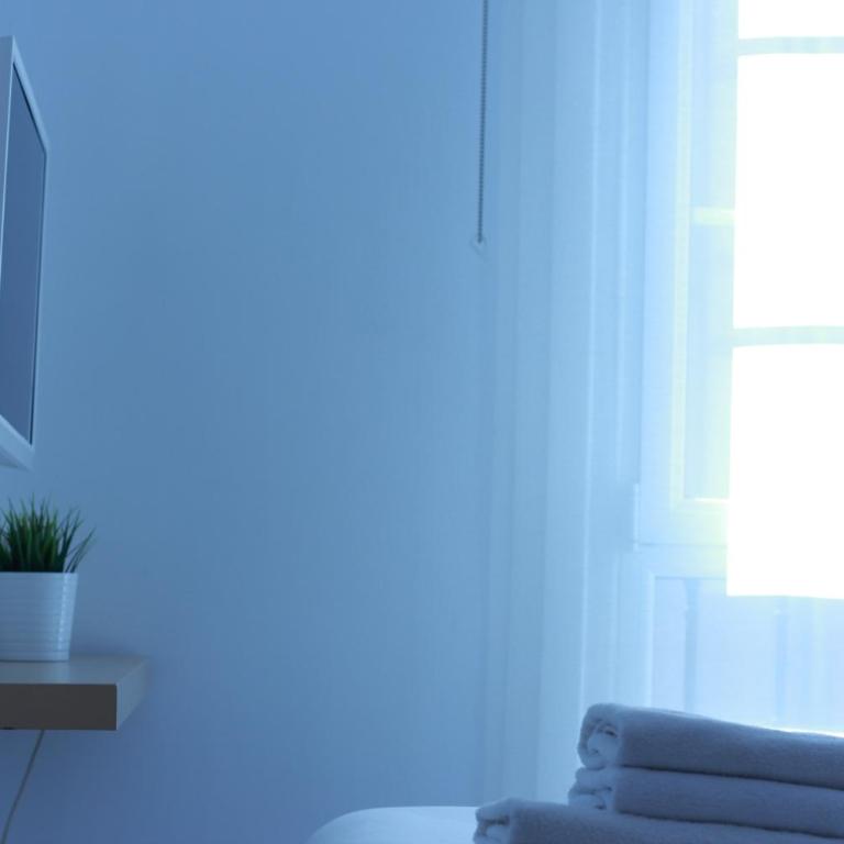 Zubia Urban Rooms - Habitación Doble con baño compartido - 3