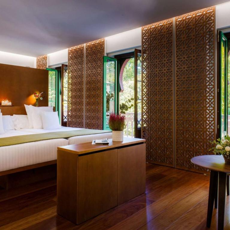 Alhambra Palace Hotel - Deluxe Twin Room with Walk-In Shower - Non-Smoking - 1