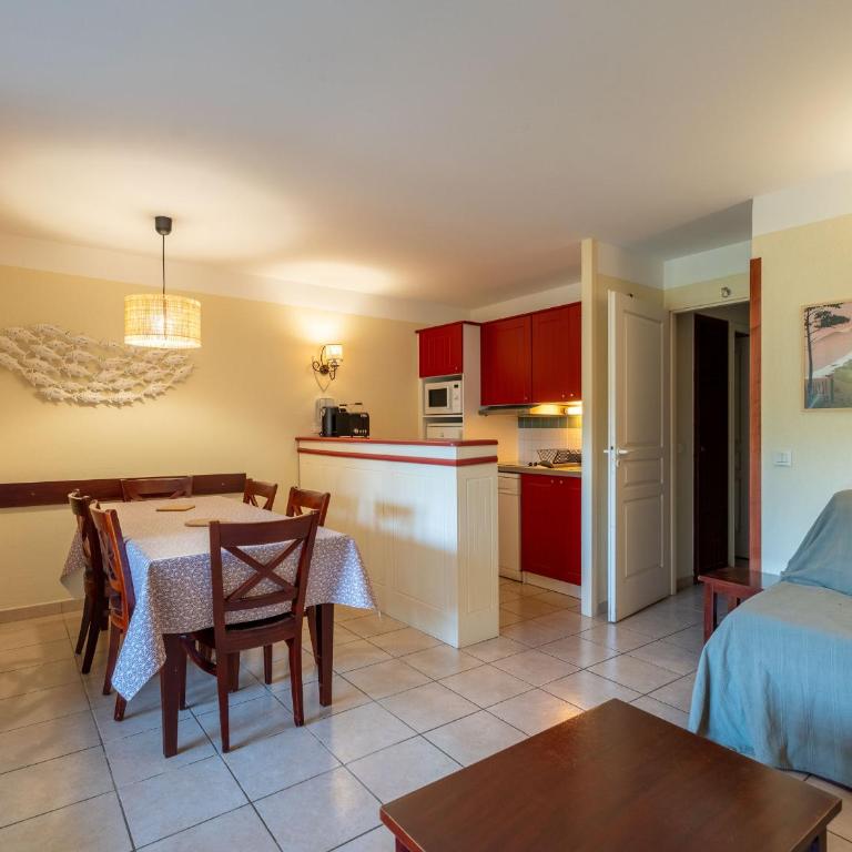 Appartement à Biscarrosse avec Piscine, Boulodrome et Terrasse – 7 Personnes, Ménage Inclus - FR-1-319-497 - Appartement - 7