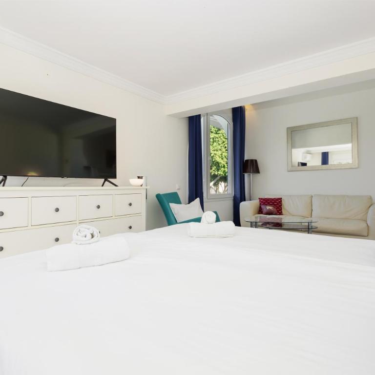 Marbella, Costabella - Beachfront Villa with Heated Pool - Villa frente a la playa - 51