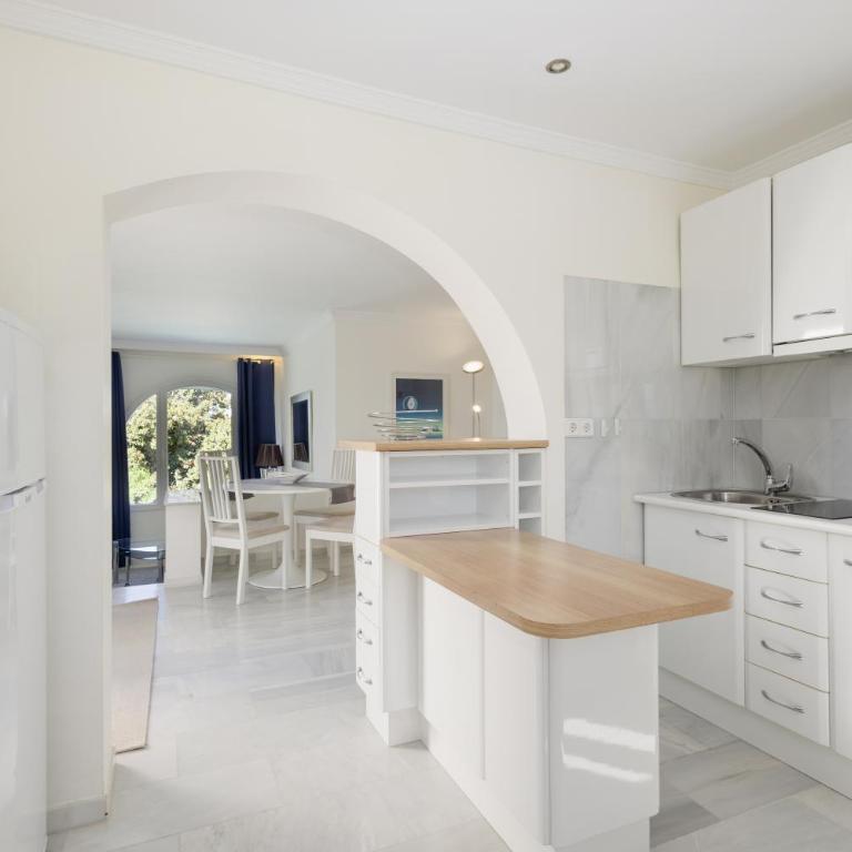 Marbella, Costabella - Beachfront Villa with Heated Pool - Villa frente a la playa - 46