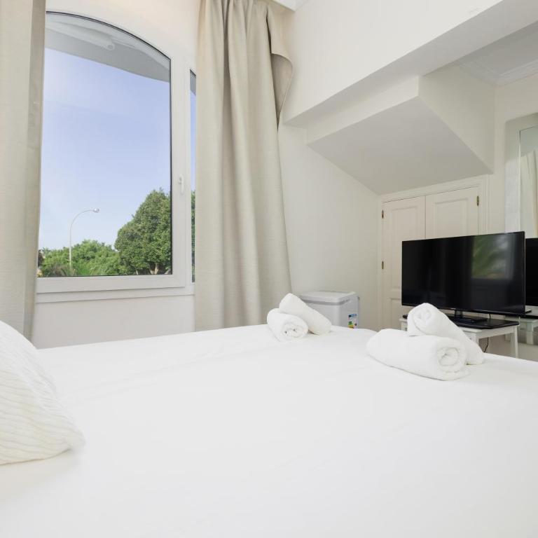 Marbella, Costabella - Beachfront Villa with Heated Pool - Villa frente a la playa - 58
